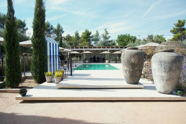 5 avantages d'un abri pour sublimer piscine et jardin